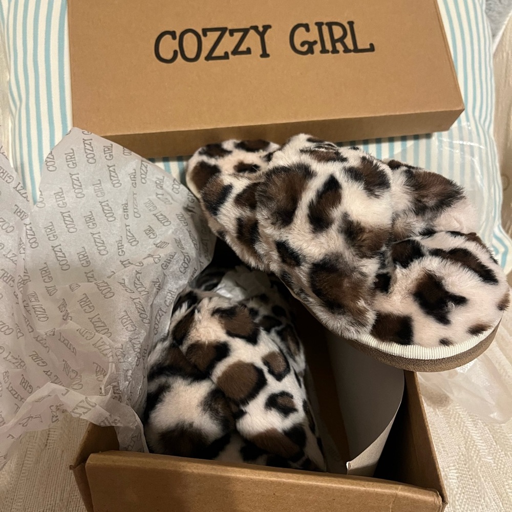 Size 8, leopard print fuzzy slippers